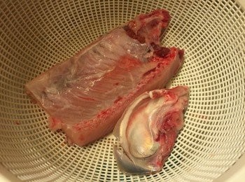 step1: 鯇魚腩洗淨