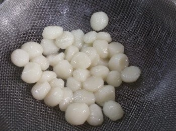 step5: 撈起沖室溫水，再掠乾備用