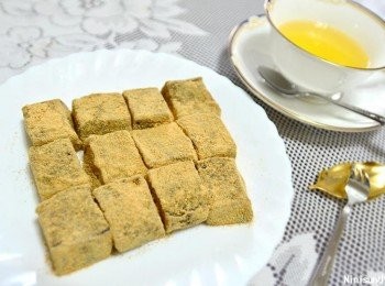 step6: 電鍋取出後放涼冰入冰箱冷藏隔日取出切塊灑上黃豆粉就是美味的黑糖涼糕囉!