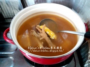 step18: 再放回煲內加少許鹽調味拌勻轉大火再煲滾即可