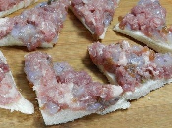 step4: 將拌好的餡鑲在土司上