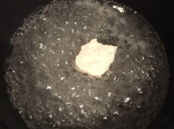 step2: 加入寒天粉拌勻至溶解。