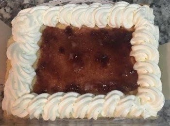 step9: 將<span class="group_5">草莓醬</span>舀入中間。