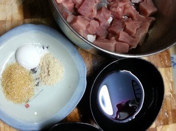 step2: 再將豬柳用醃肉料醃15分鐘以上待用