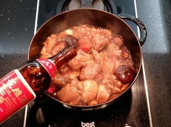 step10: 倒入花雕酒...嗆出酒香。