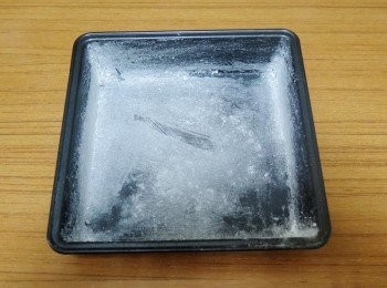 step2: 烤箱先以180度c預熱，烤模先抹油灑粉以防沾黏