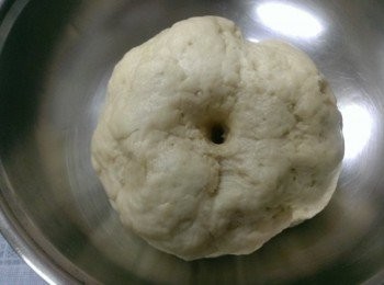 step4: 約20分鐘~麵粉彭漲至二倍大~手壓不彈起就算成功了~我看大家都是醬寫的~嘻嘻^^