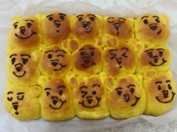 step6: 出爐就畫上維尼熊的樣子