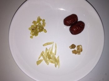 step2: 放所有材料入有蓋碗內，後蒸40分鐘。即可