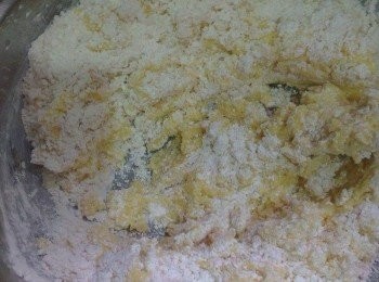 step3: 再加入起司粉，奶粉拌勻，最後加入過篩過的低筋麵粉拌勻，靜置30分鐘後即可分裝(備用)