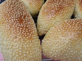 step1: 做法：低溫發酵 
所有材料混合搓成光滑麵團後, 加入鹽、牛油, 再搓至起薄膜