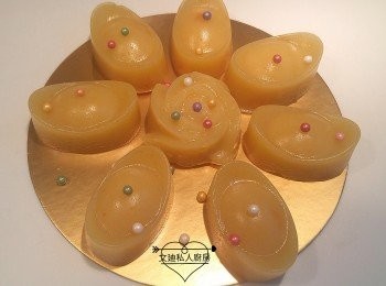 step10: 最後可撒上裝飾朱古力粒或金泊。