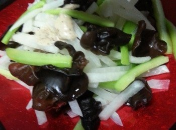 step4: 隔去冰水,再淋上日式芝麻醬