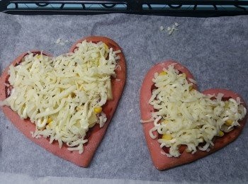 step7: 放上配料及芝士。