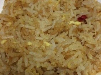 step3: 將白飯加蛋炒到乾身, 放焗兜, 上面舖上芝士