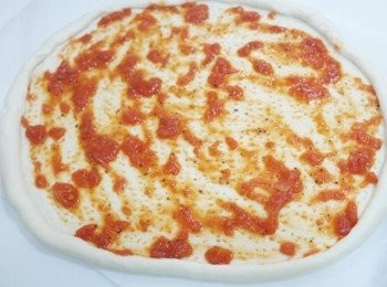 step12: 表面塗上番茄醬汁~~~