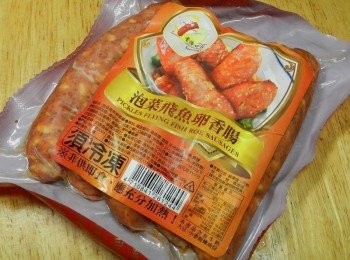step1: 這是新口味的香腸，吃起來很順口，很適合小酌一番