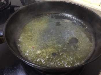 step4: 原鑊子加入牛油, 細火加熱至牛油溶化, 期間不停攪均