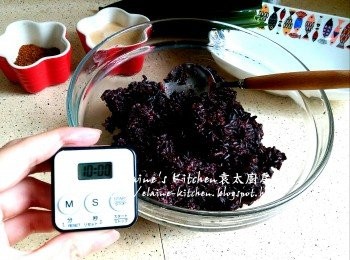 step11: 將焗好的黑糯米飯取出待涼10分鐘