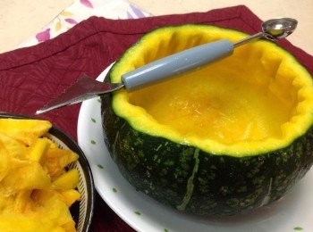 step4: 南瓜挖出果肉備用
