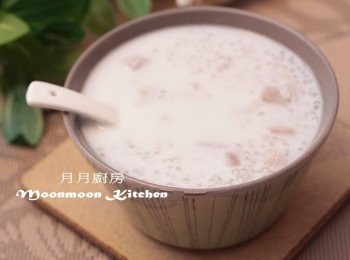 step4: 加入椰漿煮滾，熄火，加入瀝了水的西米拌勻即可食用。