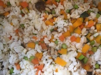 step3: 加入白飯炒開，