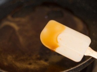 step10: 將軍汁做法 - 煮滾後加粟粉水轉中慢火，慢慢攪動煮至濃稠