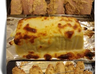 step2: 將碎芝士鋪上面焗到芝士微燶即成。