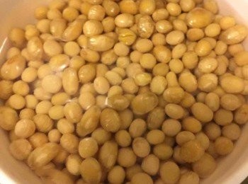 step3: 黃豆、蜜棗、螺頭洗淨後浸水15分鐘備用
