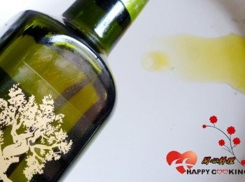 step1: 鍋中放入一大匙美麗媞妮特級初榨橄欖油