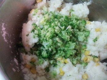 step7: 加入已汆燙好切碎的青花菜