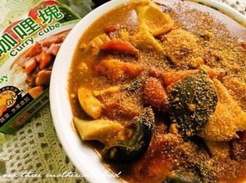step7: 這道意外讓人驚豔的料理真的很好吃喲，原來咖哩跟水煮蛋、皮蛋是這對味啊(笑)