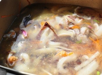 step6: 放入適量的冷水或熱水煮滾