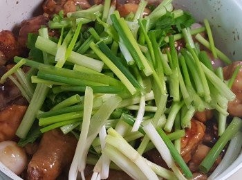 step6: 再加入餘下<span class="group_3">料頭</span>，蓋上蓋子多煮4-5分鐘即可。