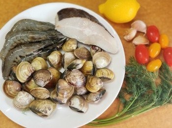 step1: 先準備一張牛油紙。