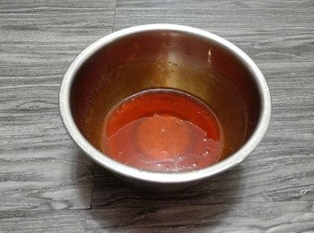 step3: 將叉燒醬 ／ 蜜芽糖 ／水坐熱水攪勻成<span class="group_3">掃料</span>備用