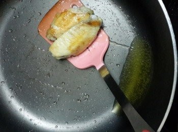 step6: 盛起，倒掉逼出來的雞油