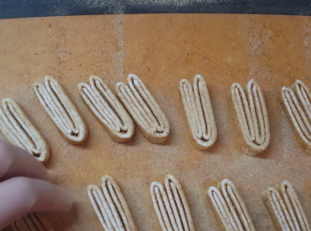 step7: 切好後再在表面灑上薑糖。