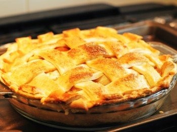 step19: 取下鋁鉑紙後繼續烤15分鐘，至派皮表面金黃，內餡液體滾熱冒泡泡即可