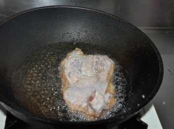 step5: 接著放入熱油鍋炸至兩面金黃即可