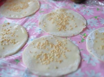 step2: 灑些薄鹽及白芝麻