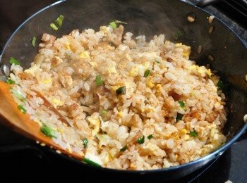 step4: 有了鮮之味-淬釀-頂級帆立貝醬油讓炒飯更鮮美