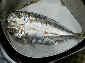 step2: 背上劃幾刀~入氣炸鍋~120度8分~180度5分