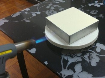 step13: -用火槍或熱毛巾幫助脫模, 按個人起好裝飾便完成