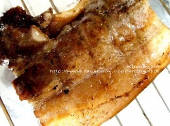 step9: 三種料理方法供參考-(1)烤：烤箱先預熱至250度，烤20分鐘。再調降為180度，烤10分鐘。 (2)煎：不蓋鍋蓋，正反面各煎20分鐘。 (3)先蒸再烤：先蒸15分鐘，再用200度烤箱，烤20-25分鐘。