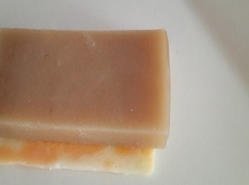 step2: 準備餛飩皮~起士片切成與年糕一樣的大小