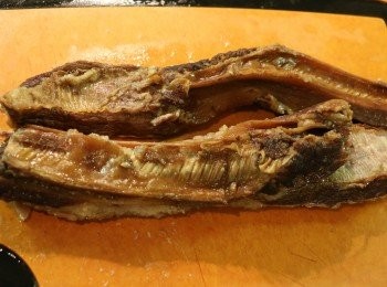 step6: 稍放涼一會後將牛腩取出，然後切成適當的小塊。