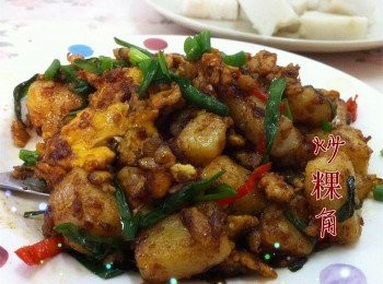 step4: 取出待冷，【一定要冷才可以切塊，不然切塊不平有沾性】切刀抹上一層油即可切塊。
還沒有炒之前可以收進冰箱隔天才切塊都可以。