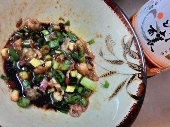 step2: 取適量的油蔥酥與蔥花一起拌入步驟一中攪拌均勻