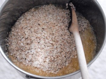 step2: 加入燕麥片，拌勻